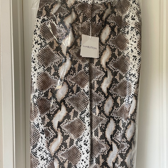 PushButton Faux Python Leather Skirt size M - Picture 5 of 5